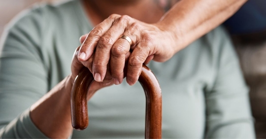 Holding hands on cane